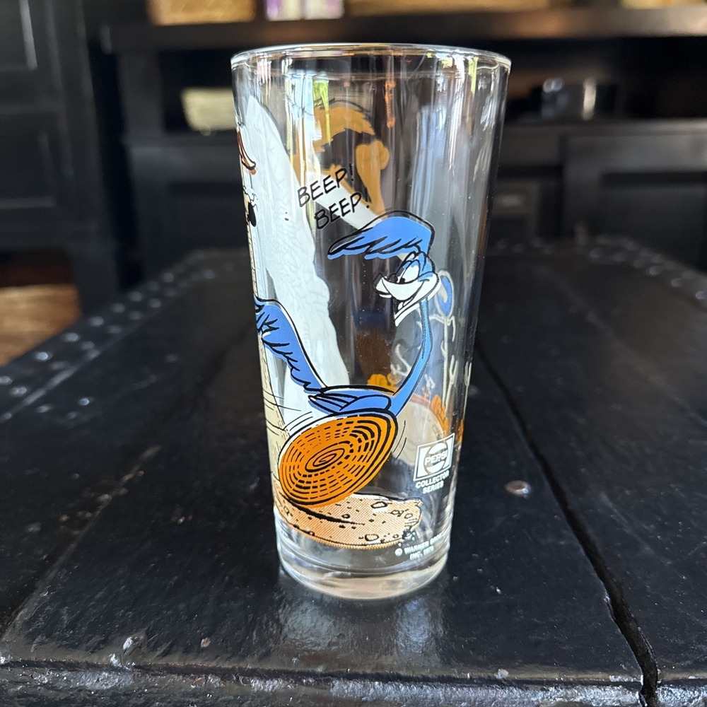 Pepsi Collectors Series Glass Road Runner Wile E Coyote Glass 1976 Warner Bros